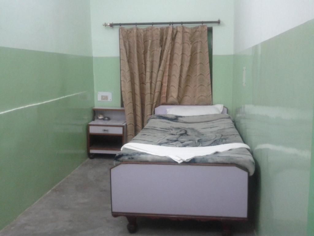 Radiant Ymca Tourist Hostel Варанасі Екстер'єр фото